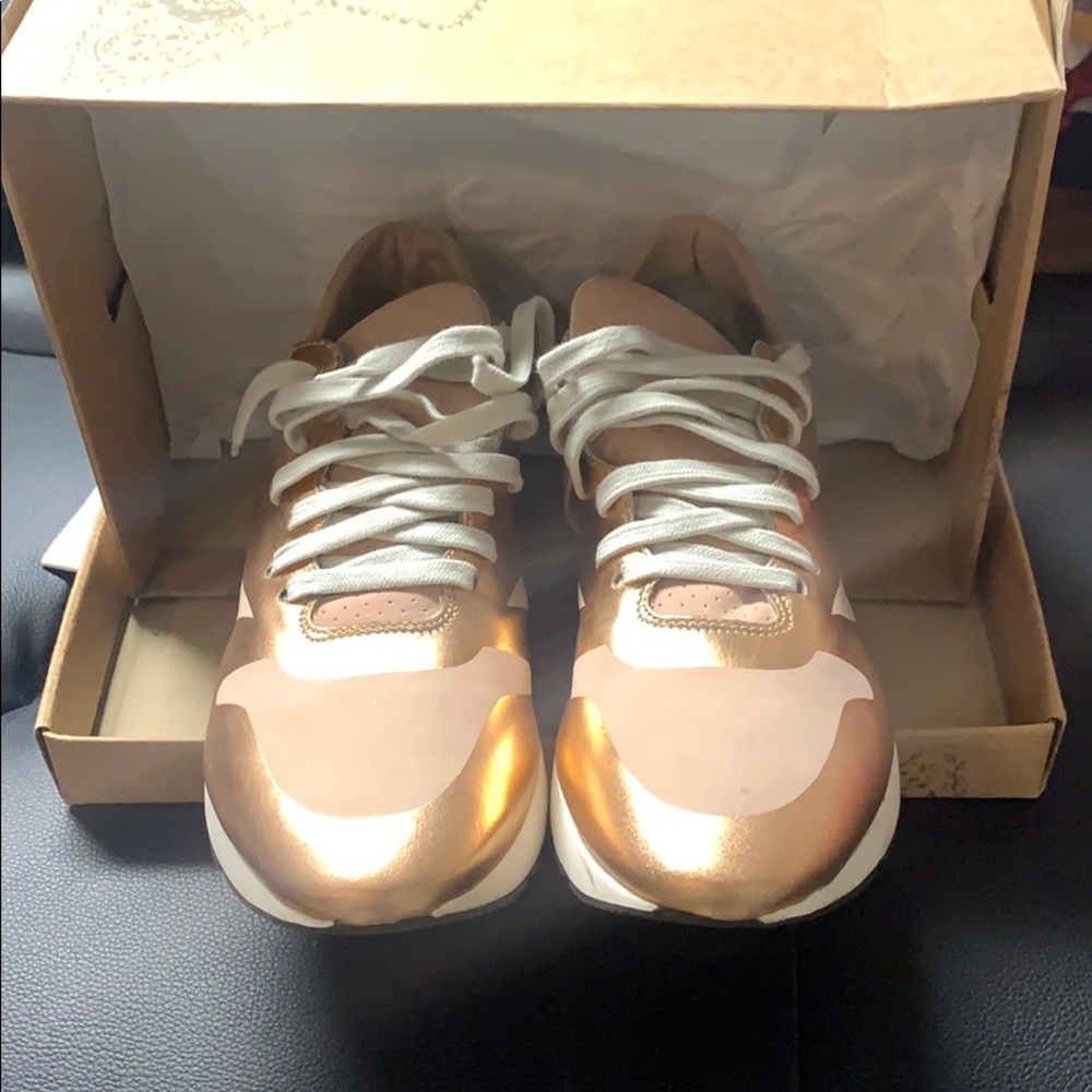 Women’s sneakers